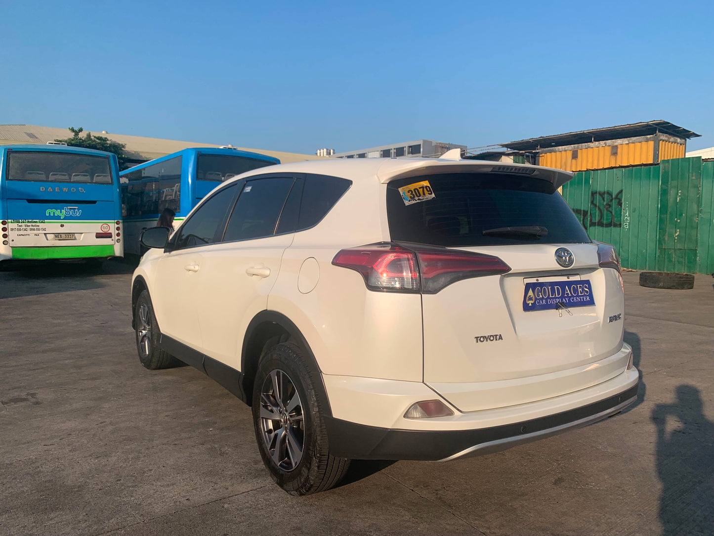 2016 TOYOTA RAV4 2.5L 4X2 AUTOMATIC TRANSMISSION Gold Aces Car Display Center