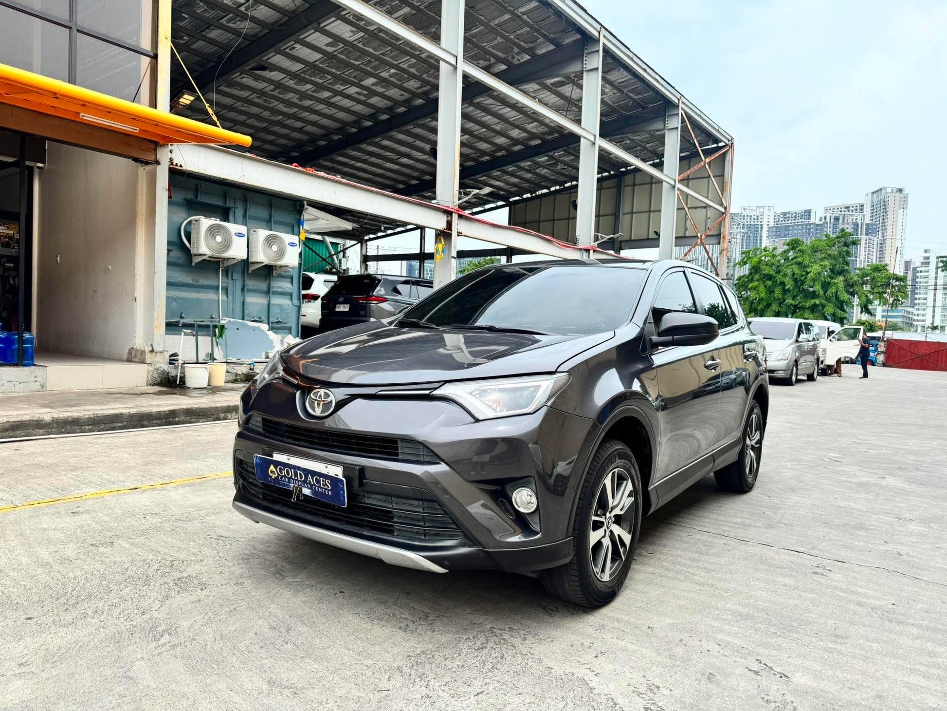 2017 TOYOTA RAV4 2.5L 4X2 AUTOMATIC TRANSMISSION (52TKMS ONLY!) Gold Aces Car Display Center