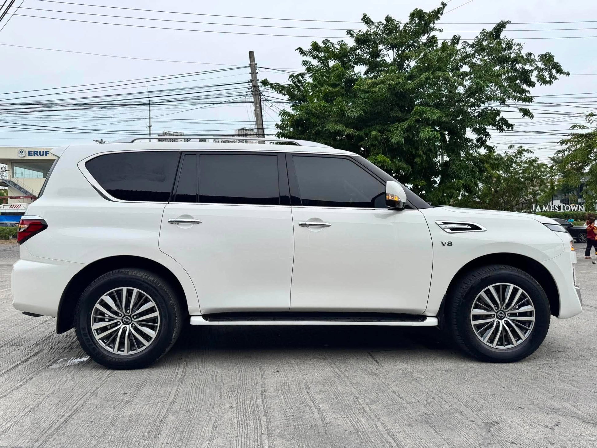 2023 NISSAN PATROL ROYALE 4X4 V8 5.6L AUTOMATIC TRANSMISSION (17TKMS ONLY!) Gold Aces Car Display Center