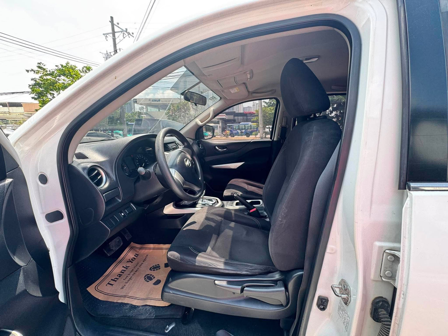2017 NISSAN NAVARA 2.5L EL 4X2 AUTOMATIC TRANSMISSION Gold Aces Car Display Center