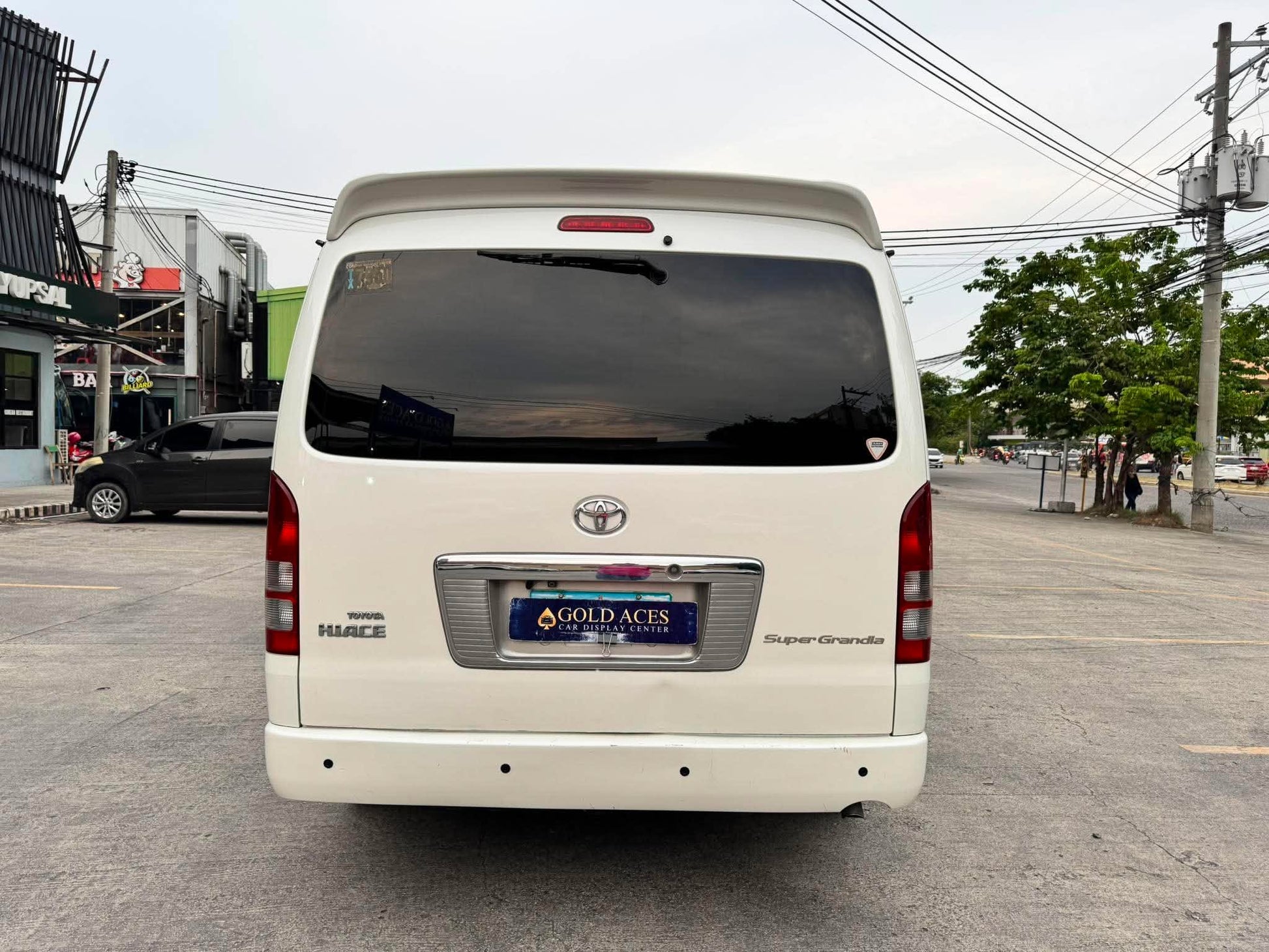 2014 TOYOTA HIACE SUPER GRANDIA 2.8L DSL AUTOMATIC TRANSMISSION (40TKMS ONLY!) Gold Aces Car Display Center