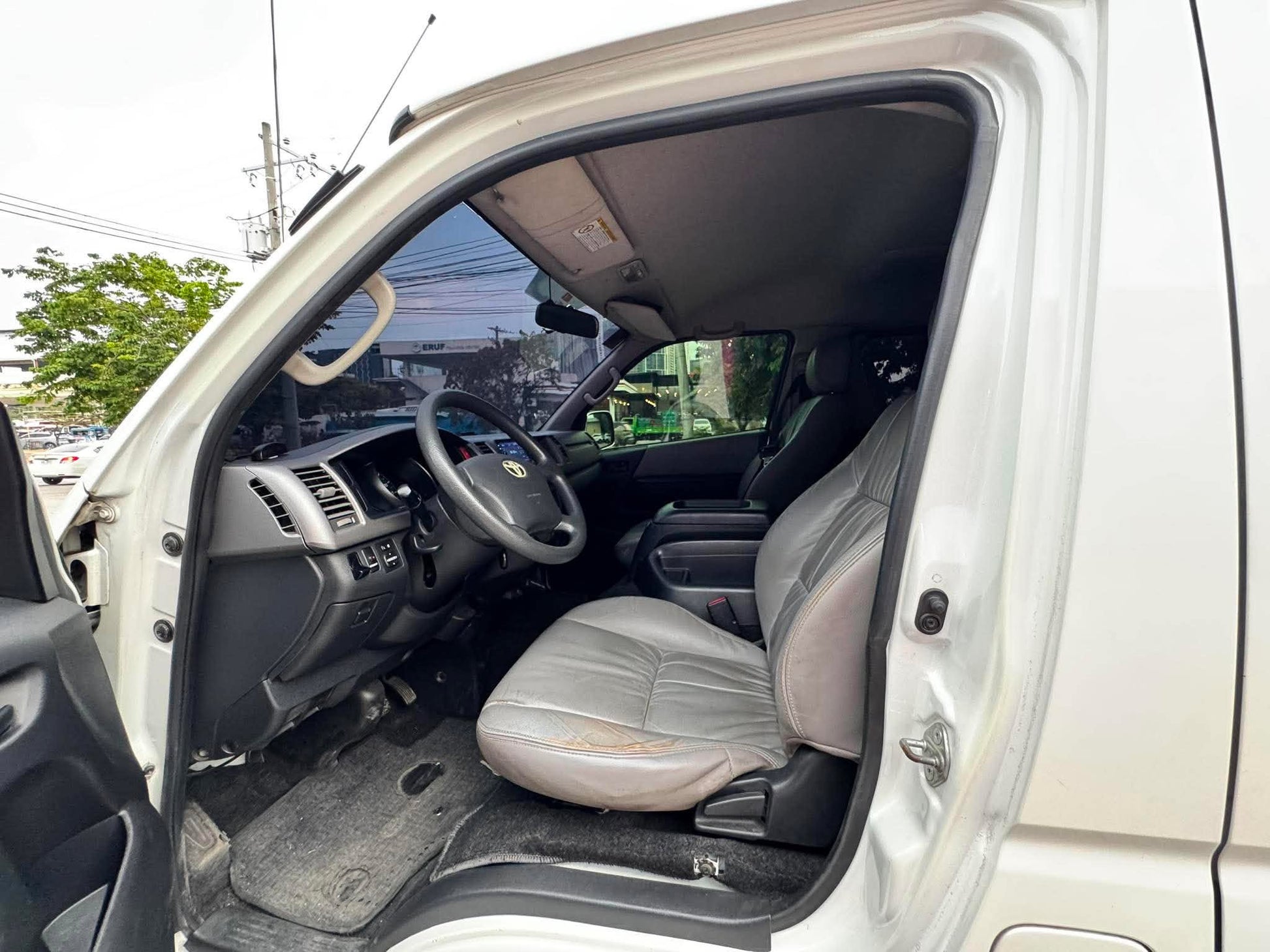 2014 TOYOTA HIACE SUPER GRANDIA 2.8L DSL AUTOMATIC TRANSMISSION (40TKMS ONLY!) TOYOTA