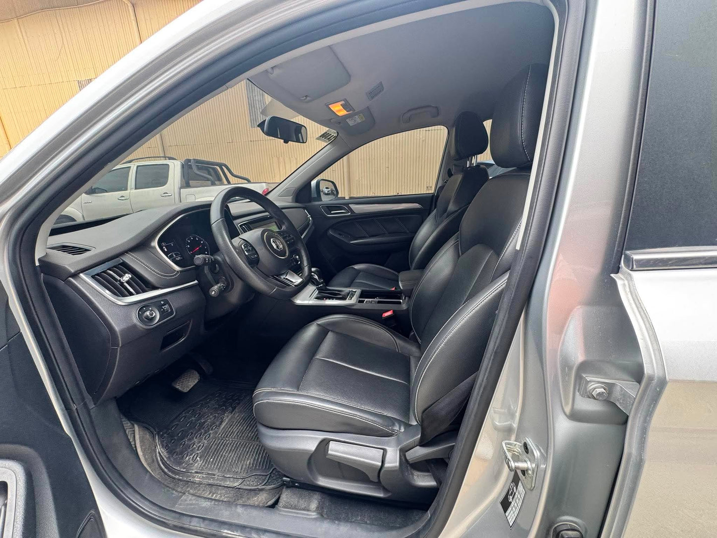 2019 MG RX5 STYLE 1.5L AUTOMATIC TRANSMISSION Gold Aces Car Display Center