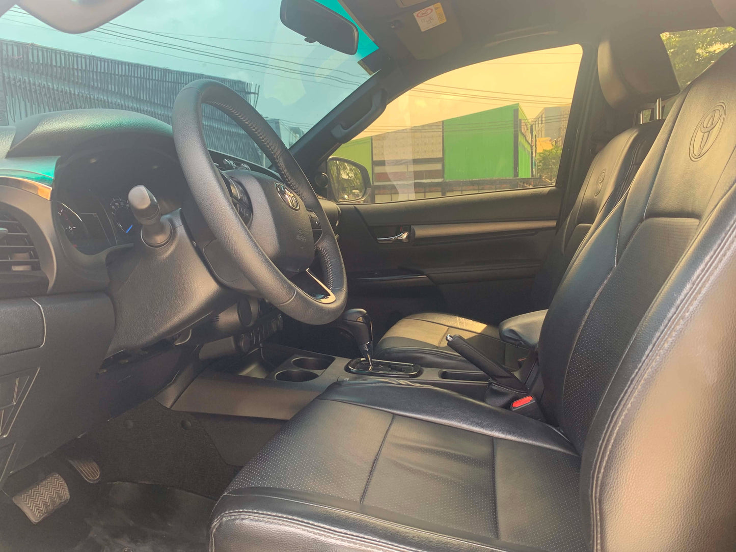 2021 TOYOTA HILUX CONQUEST V 2.4L AUTOMATIC TRANSMISSION (25TKMS ONLY!) Gold Aces Car Display Center