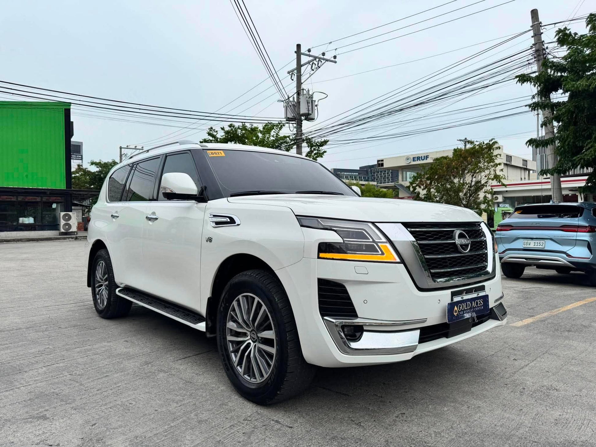 2023 NISSAN PATROL ROYALE 4X4 V8 5.6L AUTOMATIC TRANSMISSION (17TKMS ONLY!) Gold Aces Car Display Center