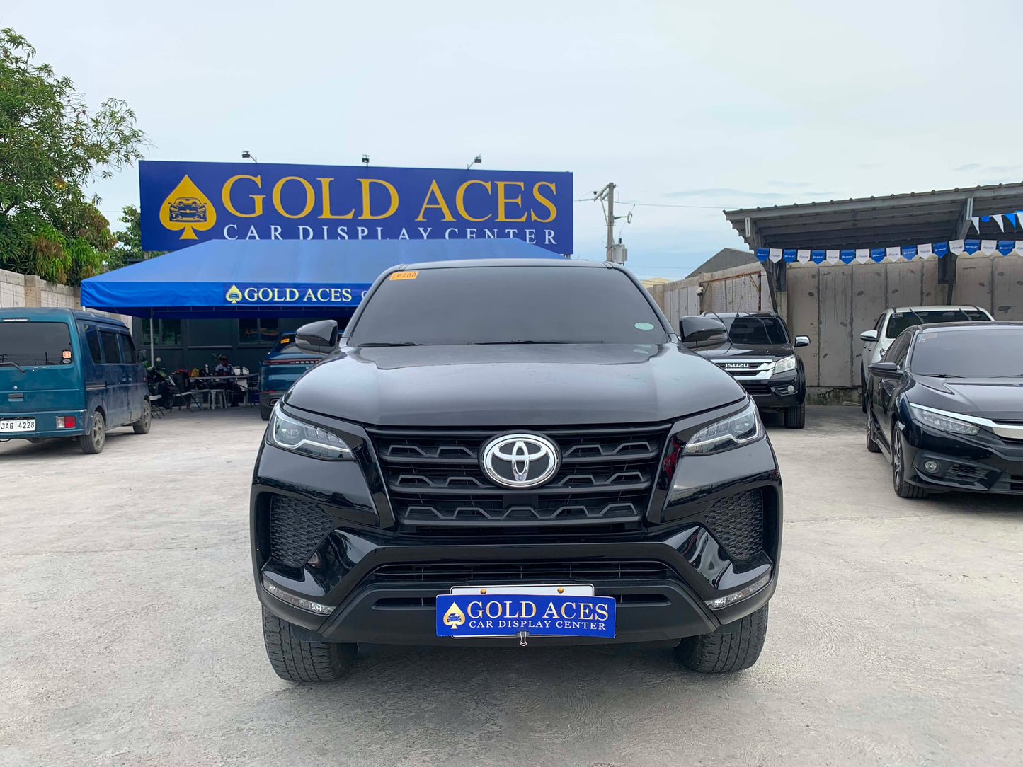 2024 TOYOTA FORTUNER 2.4L G 4X2 AUTOMATIC TRANSMISSION Gold Aces Car Display Center