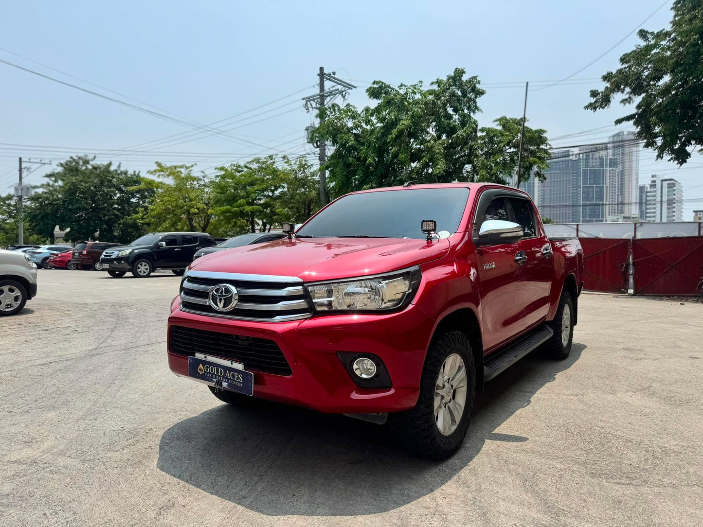 2017 TOYOTA HILUX 2.4L G 4X2 MANUAL TRANSMISSION Gold Aces Car Display Center