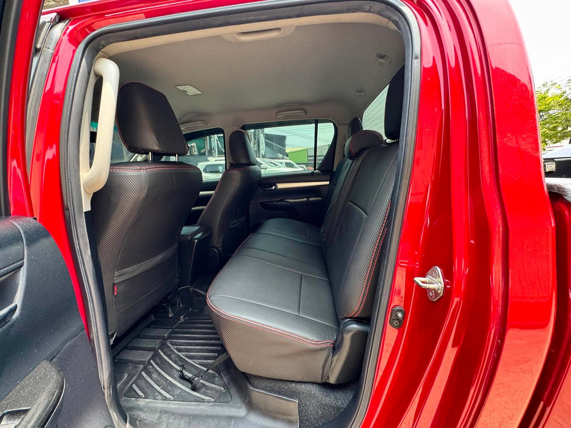 2017 TOYOTA HILUX 2.4L G 4X2 MANUAL TRANSMISSION Gold Aces Car Display Center