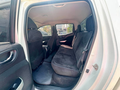 2017 NISSAN NAVARA 2.5L EL 4X2 AUTOMATIC TRANSMISSION Gold Aces Car Display Center