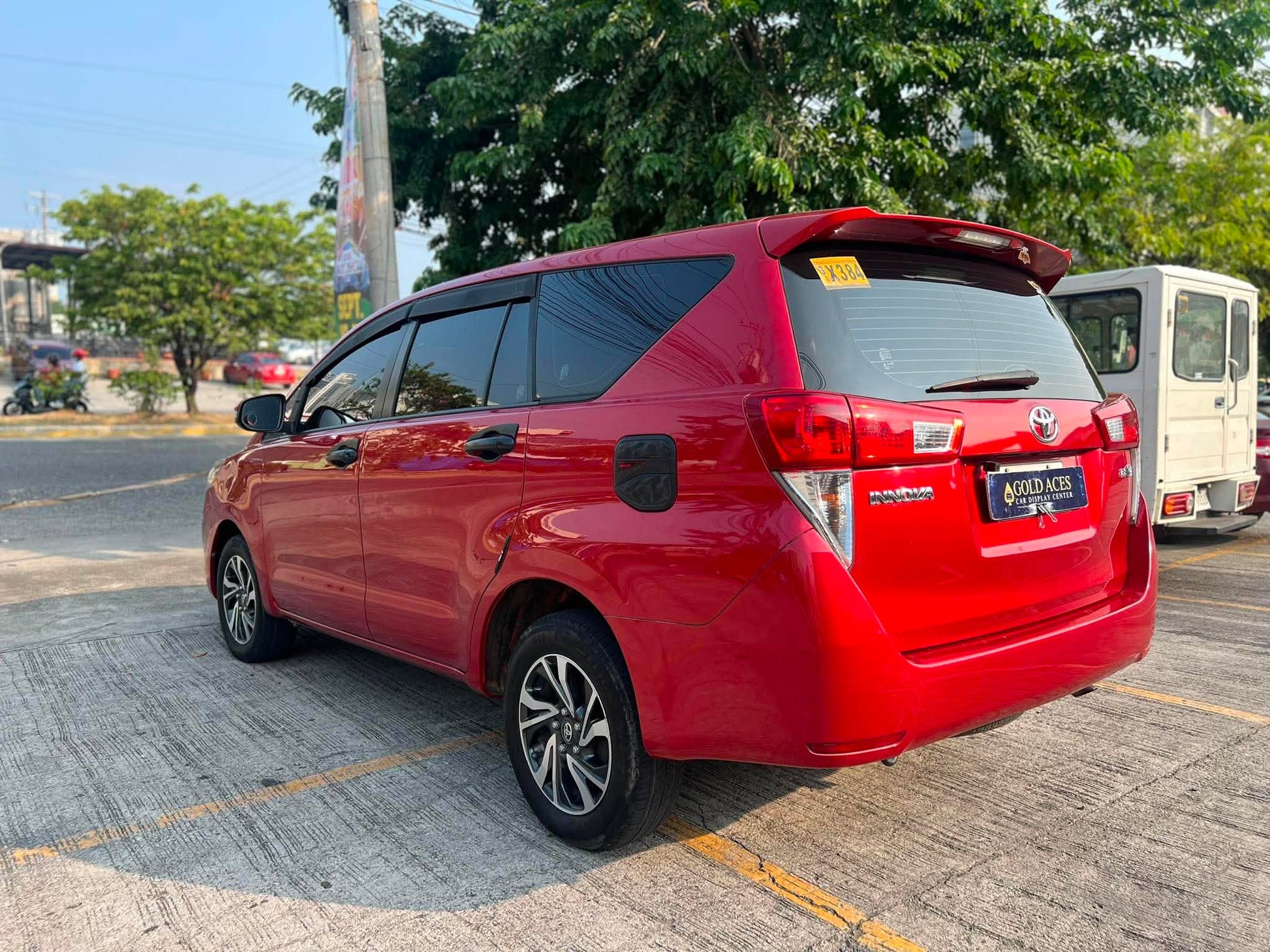 2022 TOYOTA INNOVA 2.8L E DIESEL AUTOMATIC TRANSMISSION Gold Aces Car Display Center