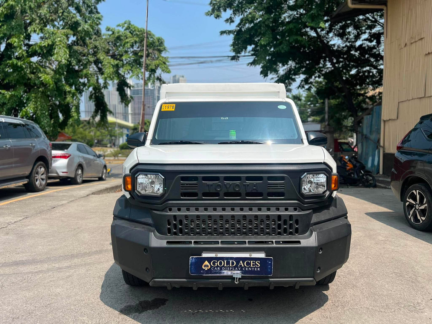 2026 TOYOTA HILUX TAMARAW 2.4 GL FX AUTOMATIC TRANSMISSION Gold Aces Car Display Center