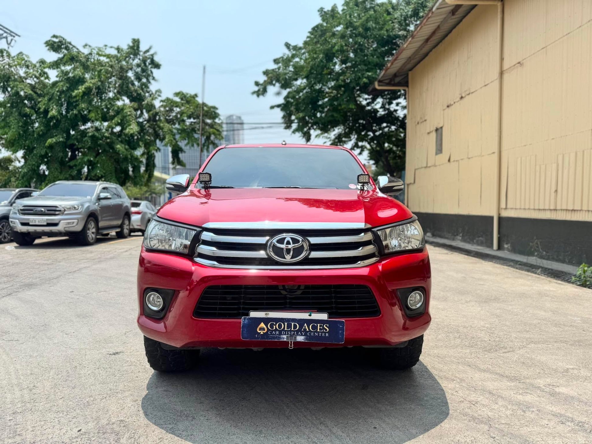 2017 TOYOTA HILUX 2.4L G 4X2 MANUAL TRANSMISSION Gold Aces Car Display Center