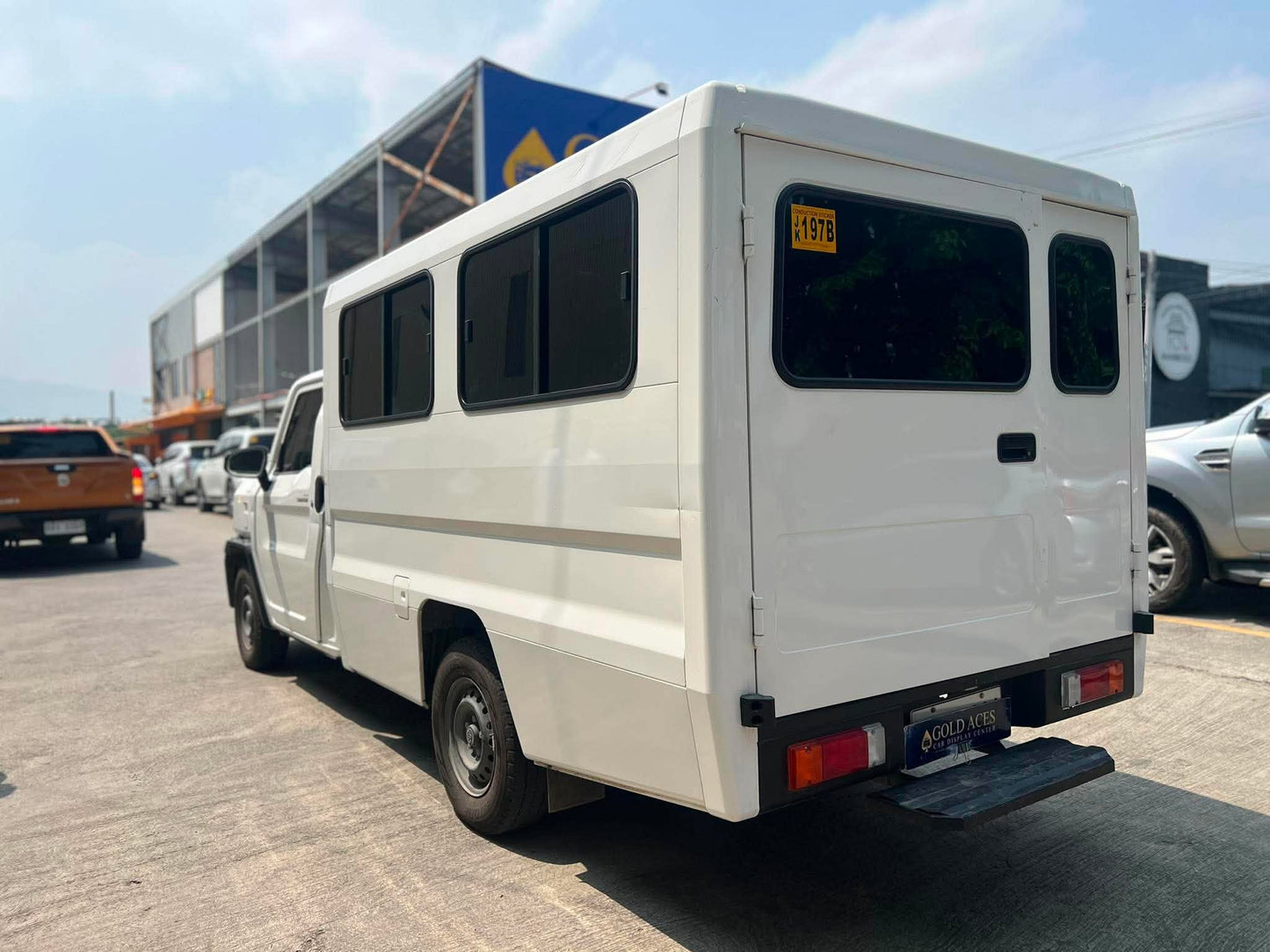 2026 TOYOTA HILUX TAMARAW 2.4 GL FX AUTOMATIC TRANSMISSION Gold Aces Car Display Center
