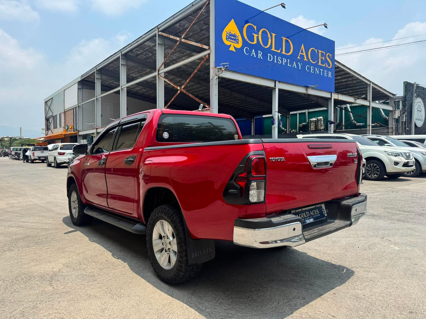 2017 TOYOTA HILUX 2.4L G 4X2 MANUAL TRANSMISSION Gold Aces Car Display Center