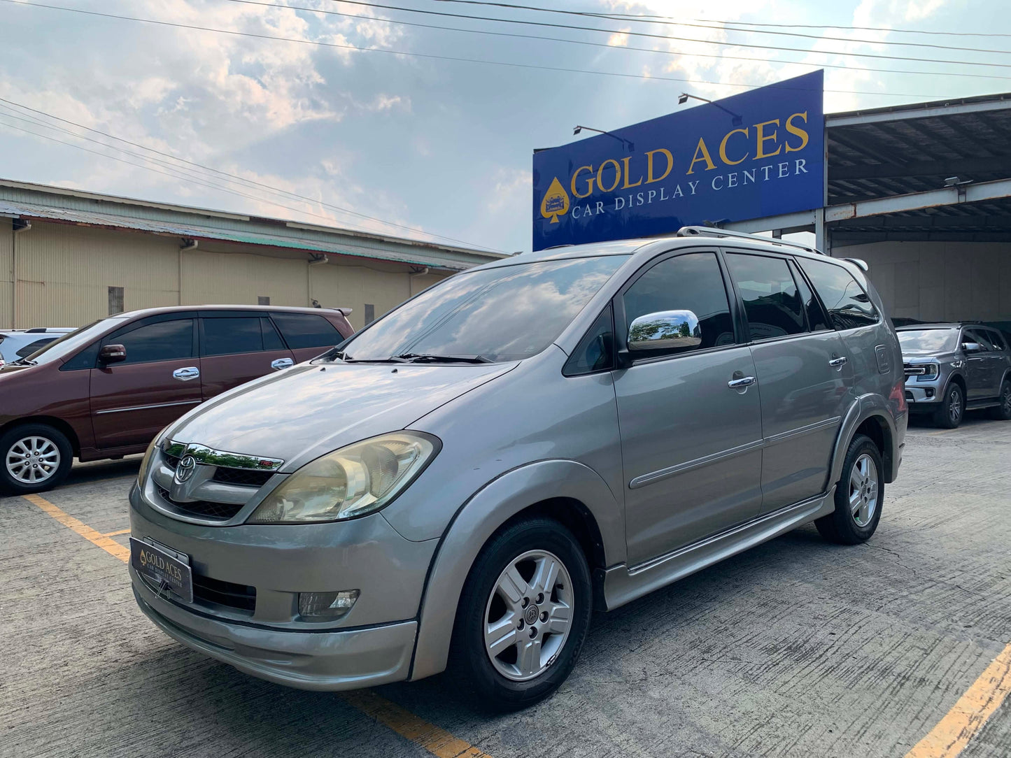2008 TOYOTA INNOVA G 2.5L DIESEL AUTOMATIC TRANSMISSION Gold Aces Car Display Center
