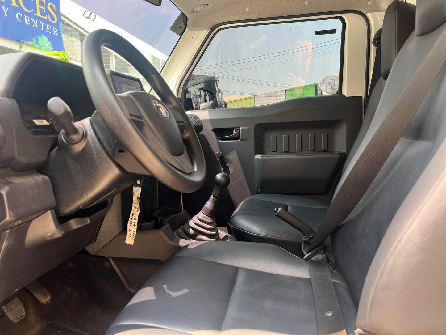 2026 TOYOTA HILUX TAMARAW 2.4 GL FX AUTOMATIC TRANSMISSION Gold Aces Car Display Center