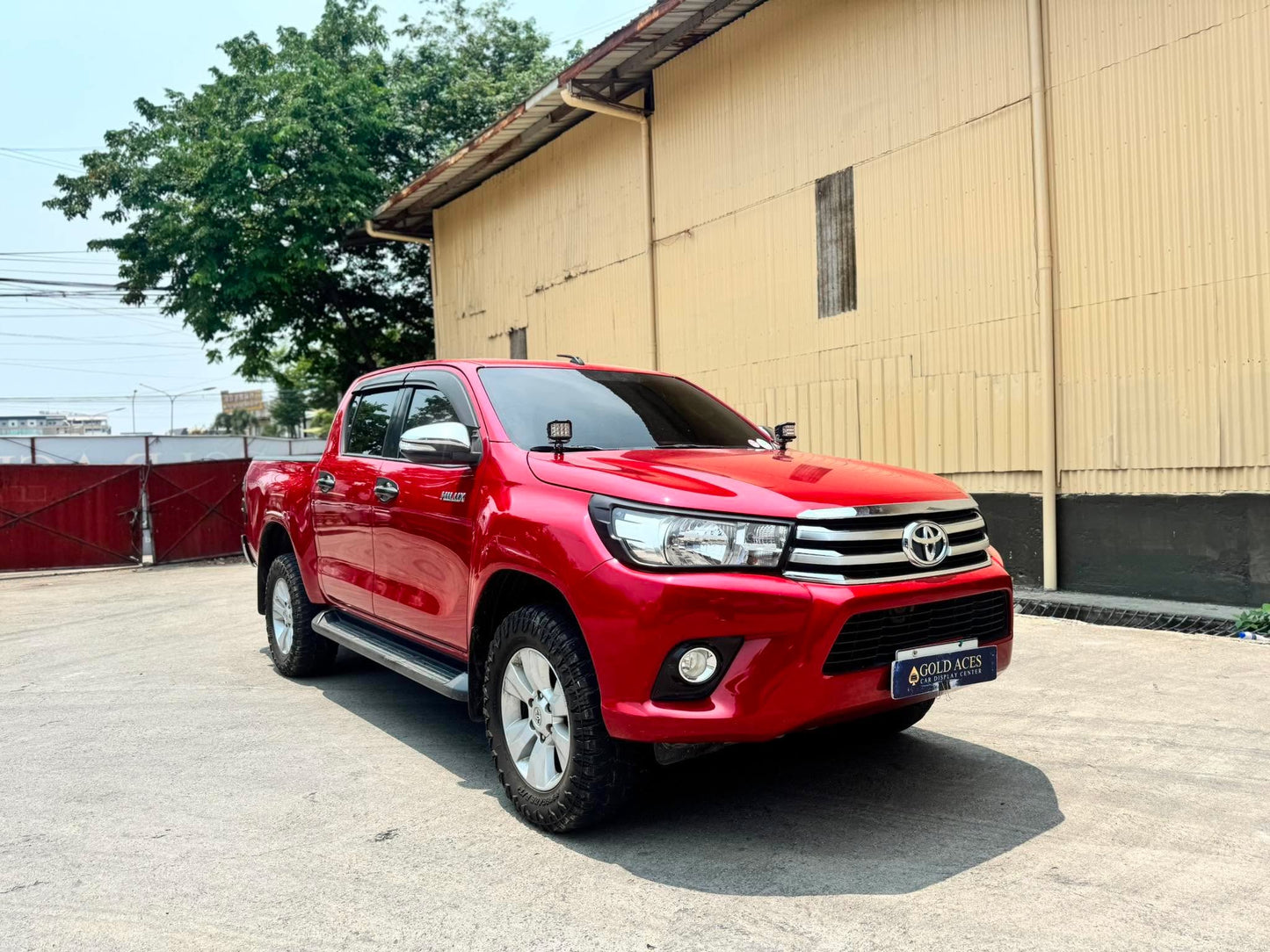 2017 TOYOTA HILUX 2.4L G 4X2 MANUAL TRANSMISSION Gold Aces Car Display Center