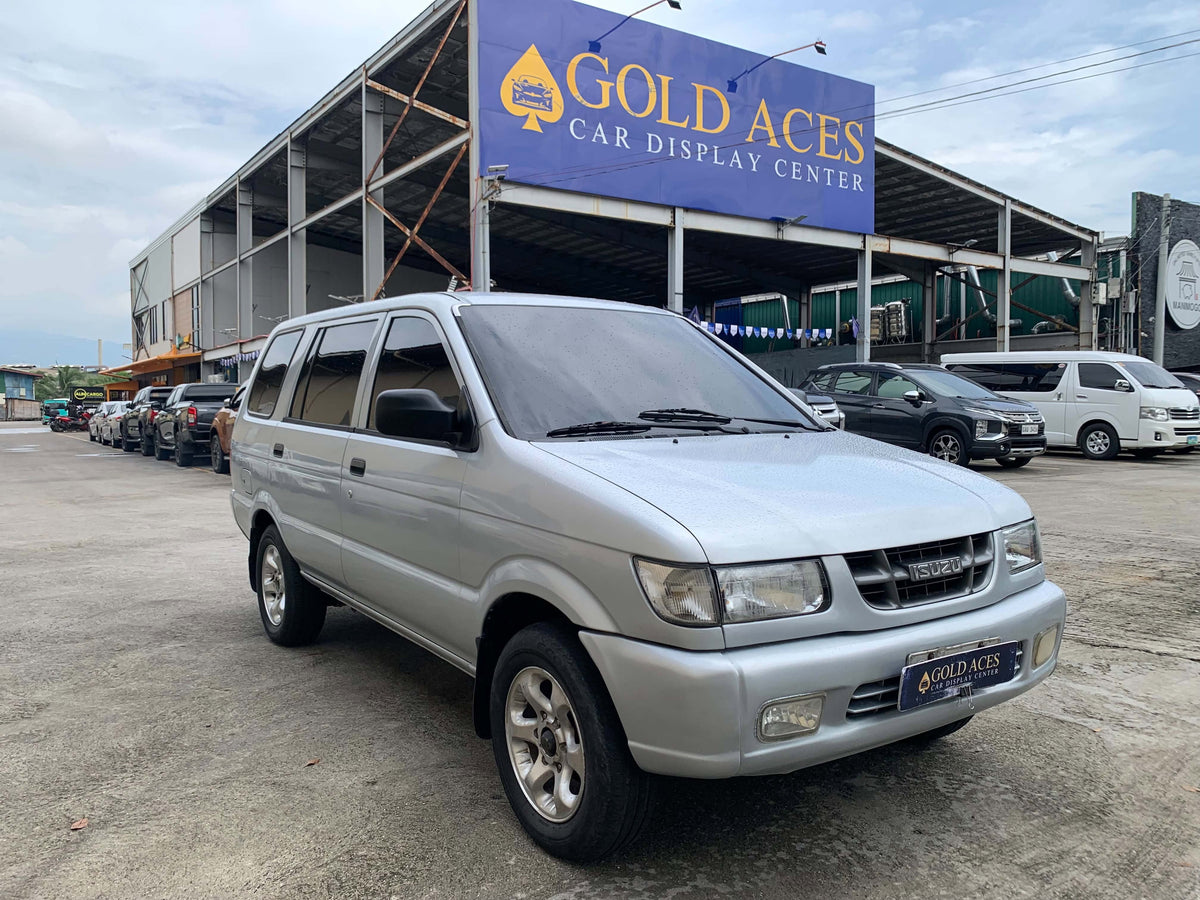 2002 ISUZU CROSSWIND 2.5L DSL MANUAL TRANSMISSION Gold Aces Car Display Center