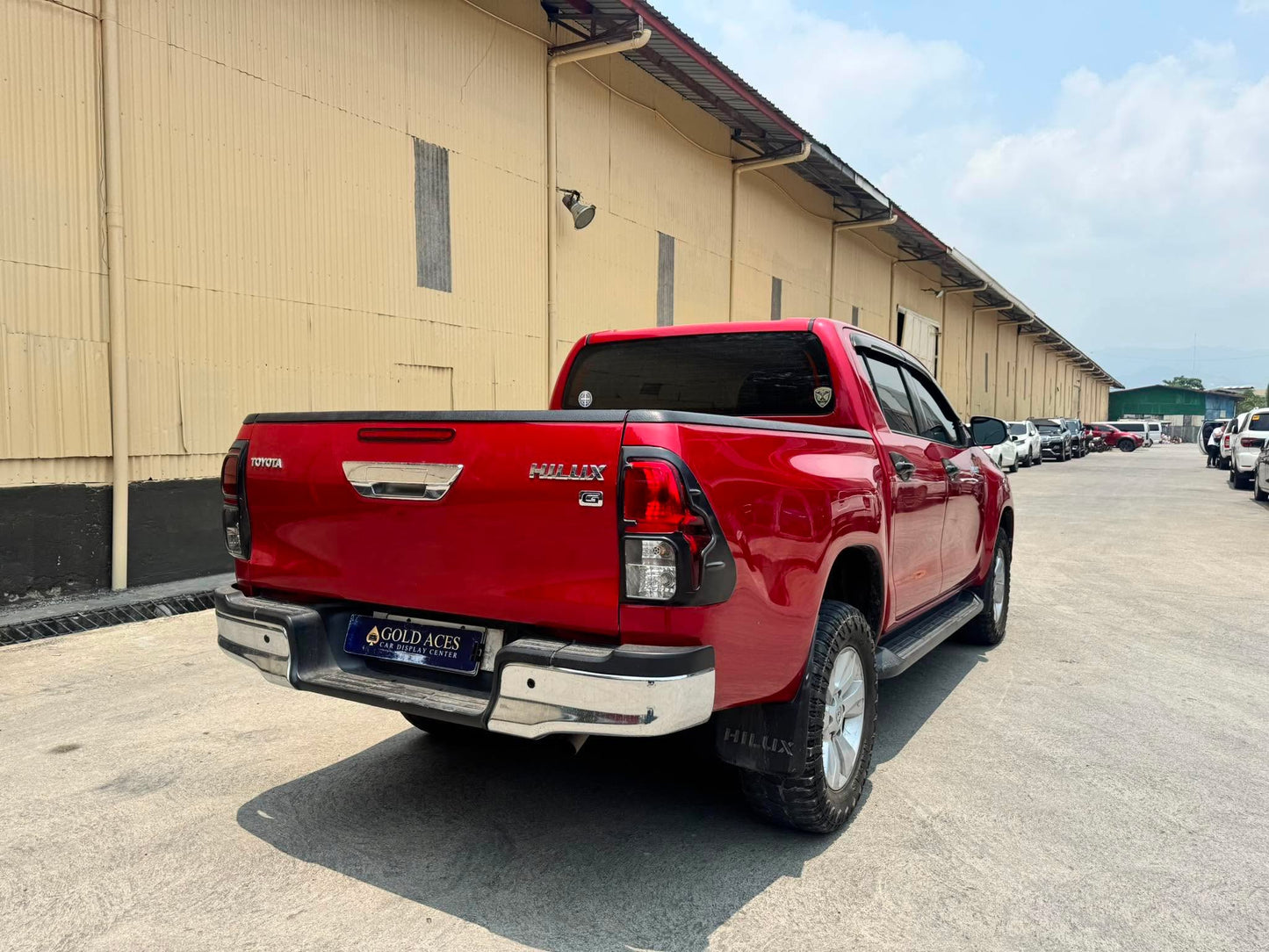 2017 TOYOTA HILUX 2.4L G 4X2 MANUAL TRANSMISSION Gold Aces Car Display Center