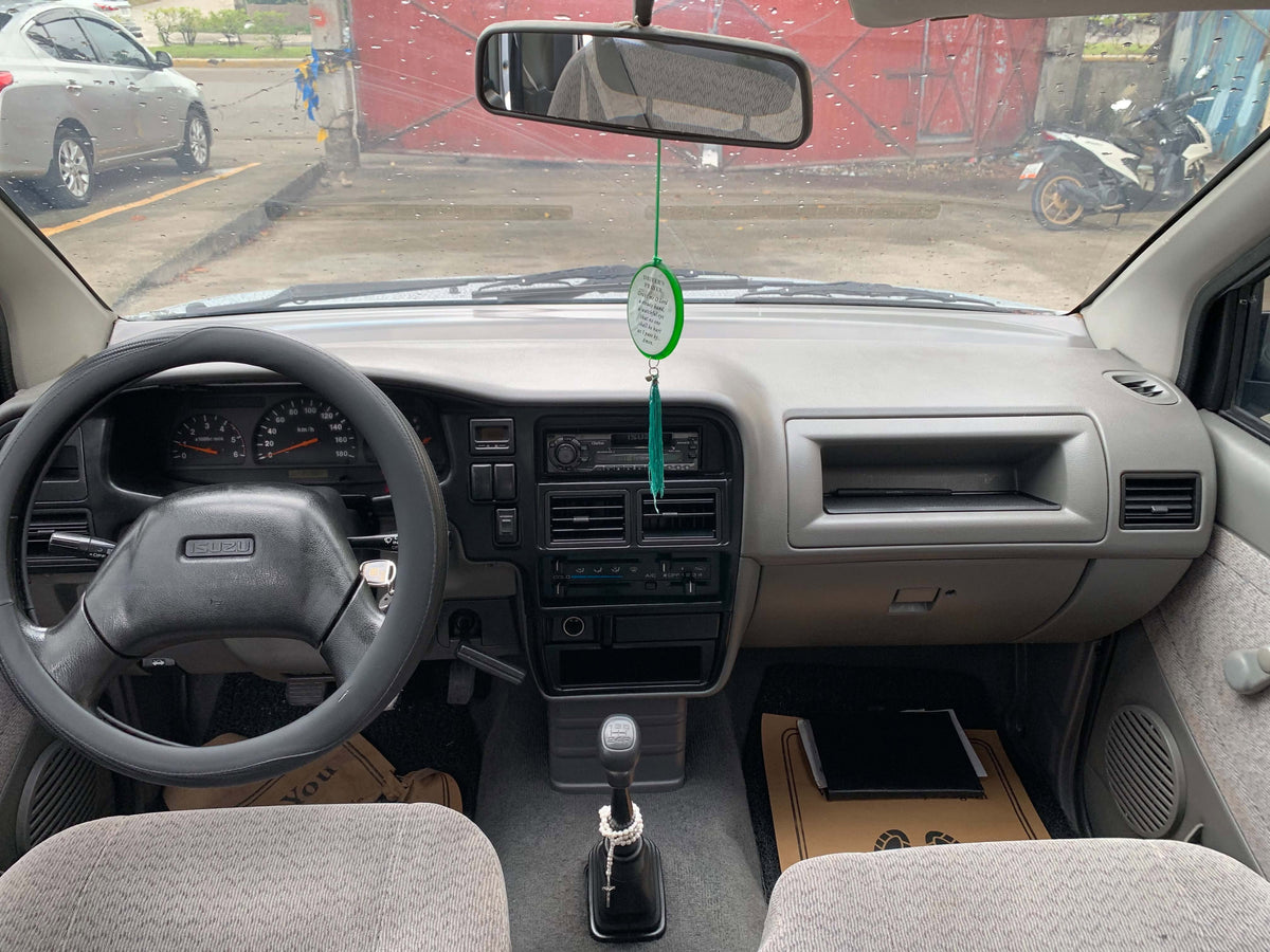 2002 ISUZU CROSSWIND 2.5L DSL MANUAL TRANSMISSION Gold Aces Car Display Center
