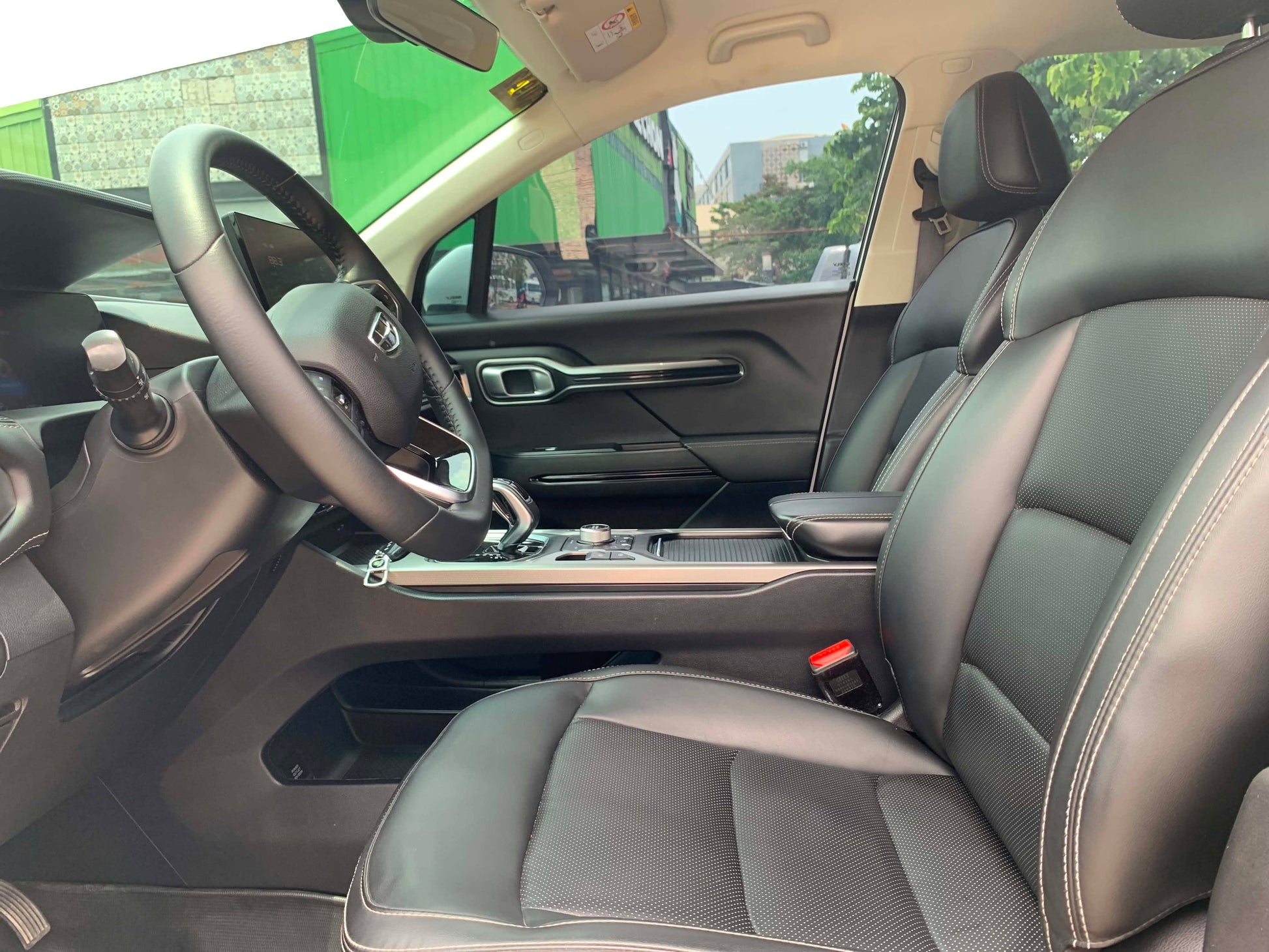 2023 GEELY OKAVANGO URBAN 1.5L AUTOMATIC TRANSMISSION Gold Aces Car Display Center