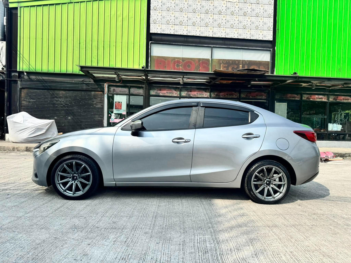 2017 MAZDA 2 1.5L SEDAN AUTOMATIC TRANSMISSION Gold Aces Car Display Center