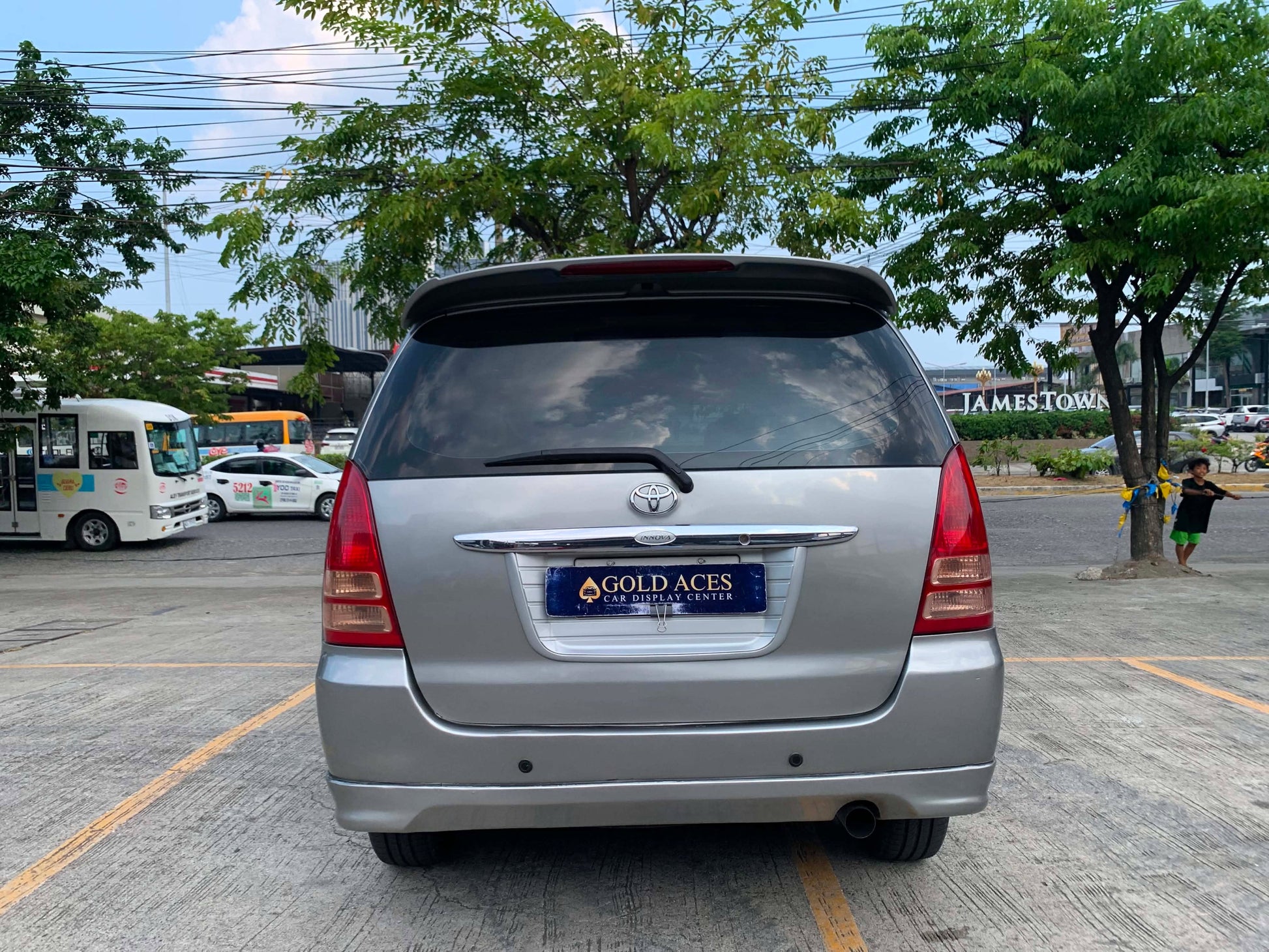 2008 TOYOTA INNOVA G 2.5L DIESEL AUTOMATIC TRANSMISSION Gold Aces Car Display Center