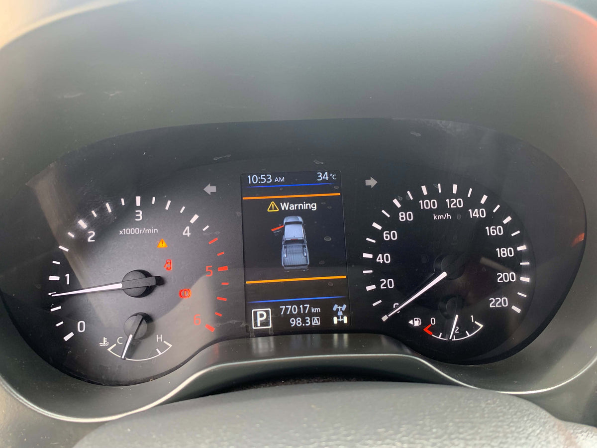2019 NISSAN NAVARA VL 2.5L 4X4 AUTOMATIC TRANSMISSION Gold Aces Car Display Center
