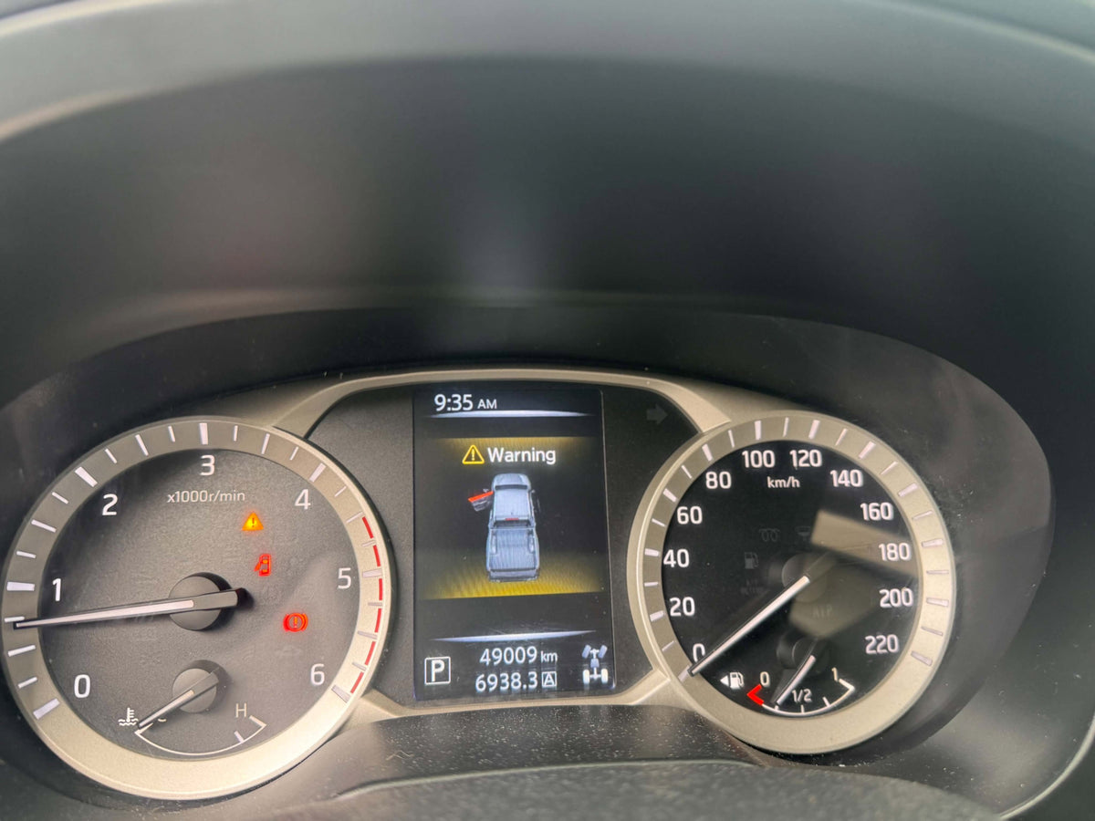 2016 NISSAN NAVARA VL 2.5L 4X4 AUTOMATIC TRANSMISSION Gold Aces Car Display Center