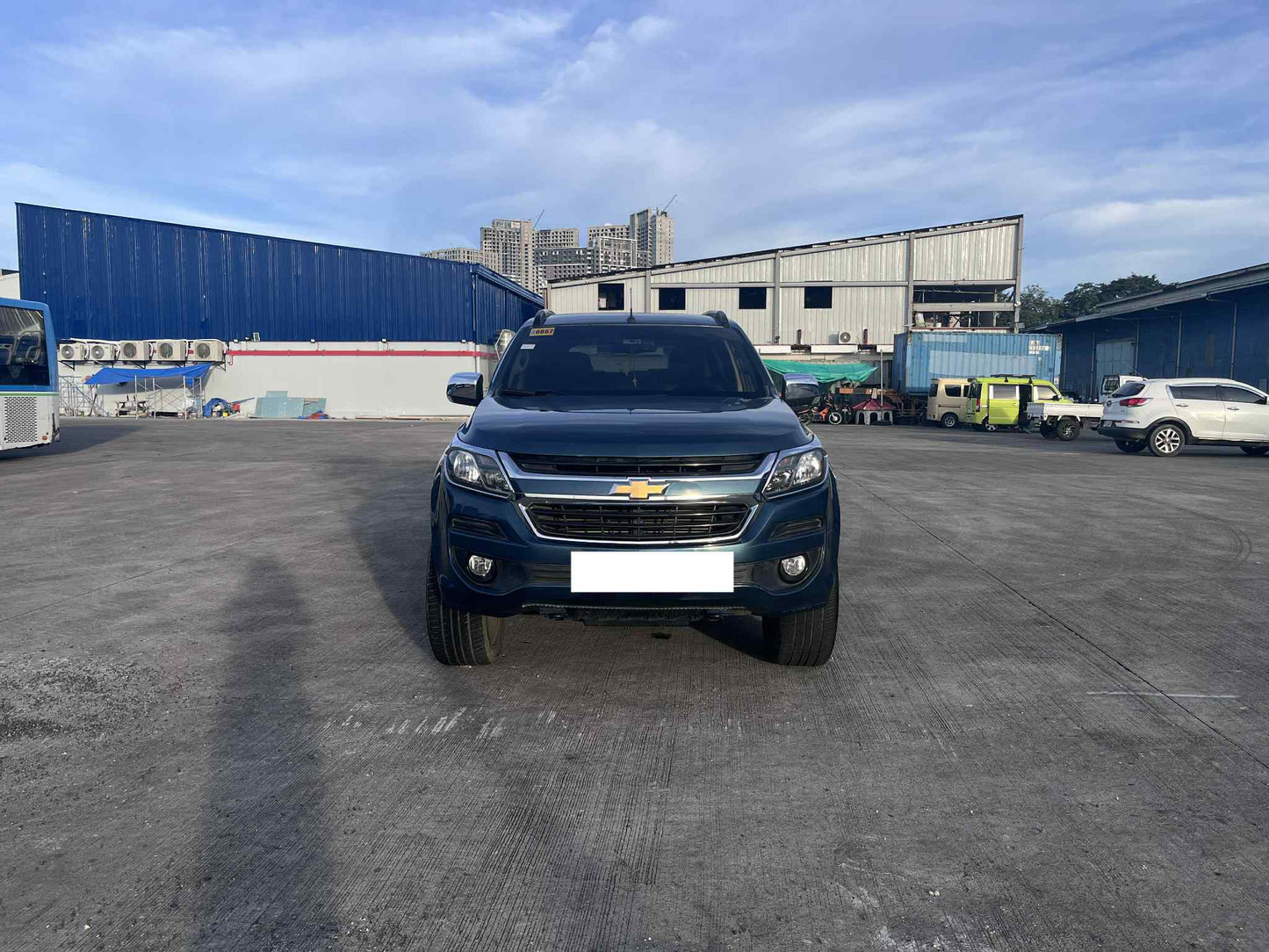 2017 CHEVROLET TRAILBLAZER 2.8L 4X2 AUTOMATIC TRANSMISSION Gold Aces Car Display Center