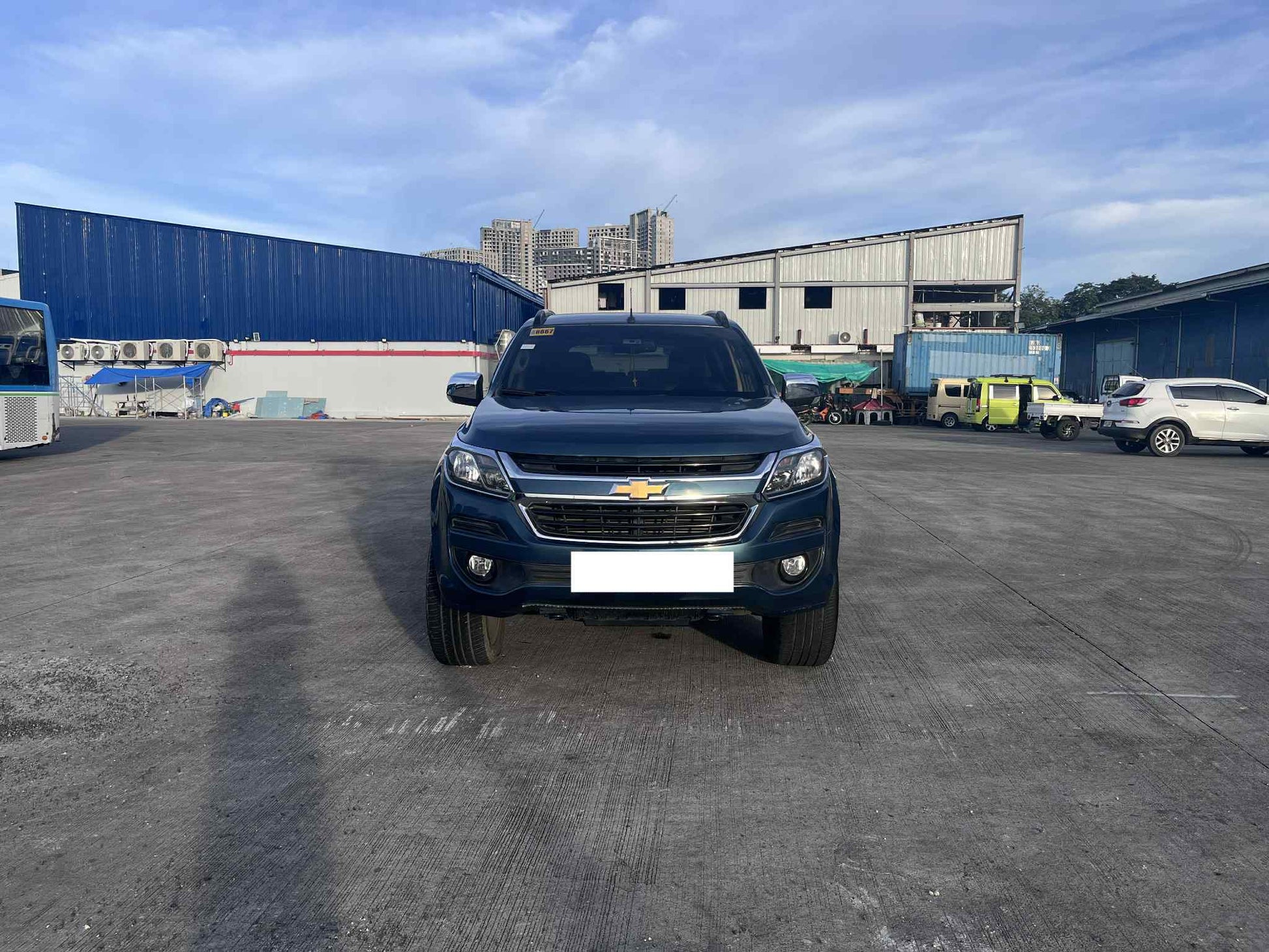 2017 CHEVROLET TRAILBLAZER 2.8L 4X2 AUTOMATIC TRANSMISSION Gold Aces Car Display Center