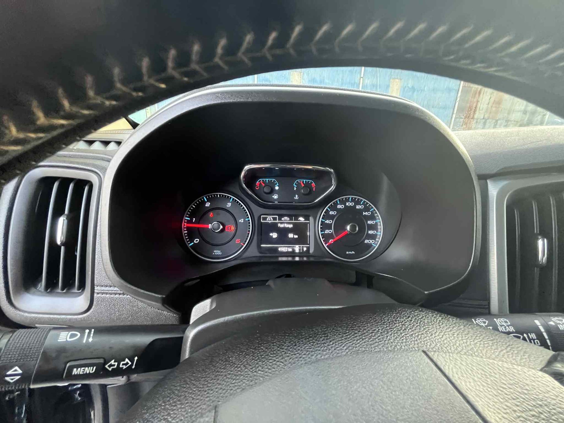 2017 CHEVROLET TRAILBLAZER 2.8L 4X2 AUTOMATIC TRANSMISSION Gold Aces Car Display Center